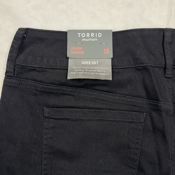 NEW Torrid Jeggings Stretch Shorts Black Womens Size 18 Denim 3 Button Jorts - Picture 5 of 9